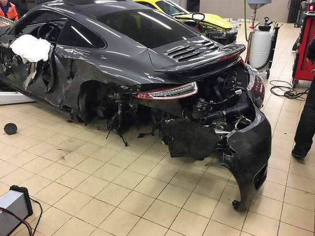 Porsche 911 mới toanh bị phá hỏng dưới tay khách lái thử xe - Ảnh 3.