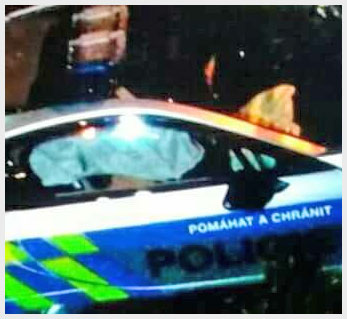 Chiếc xe cảnh sát BMW i8 đầu tiên gặp nạn trên thế giới - Ảnh 2.