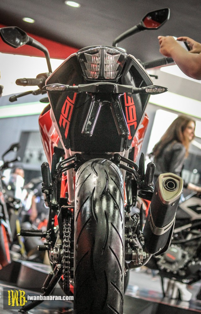 Cặp đôi naked bike cho người mới chơi KTM Duke 250 và Duke 390 2017 ra mắt Đông Nam Á - Ảnh 15. Cặp đôi naked bike cho người mới chơi KTM Duke 250 và Duke 390 2017 ra mắt Đông Nam Á - Ảnh 15.