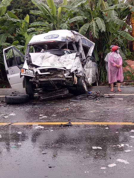 Video ghi lại khoảnh khắc 2 xe khách va chạm kinh hoàng tại Kon Tum khiến 4 người tử vong - Ảnh 3.