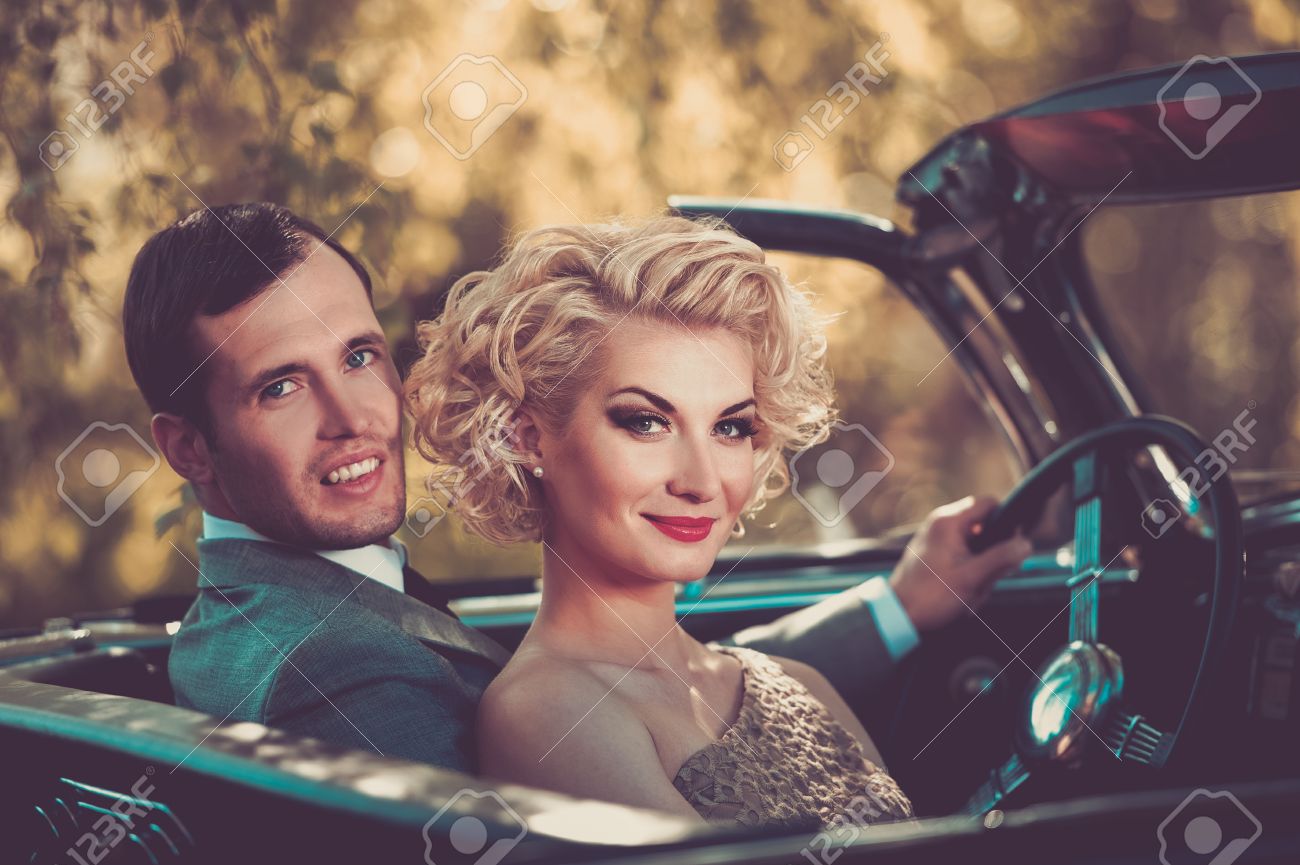 Sophisticated woman with classic car - Photo 4.