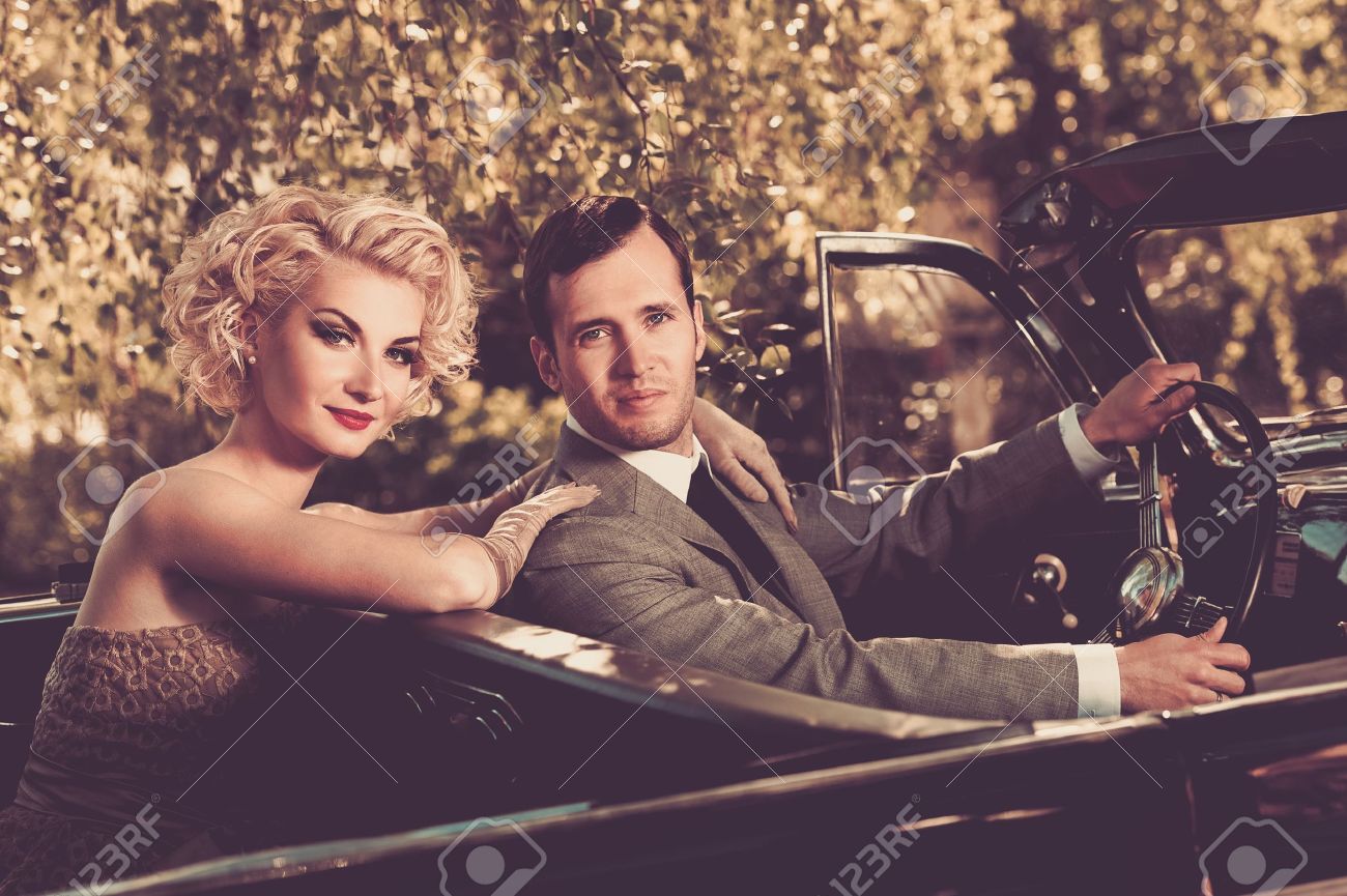 Sophisticated woman with classic car - Photo 7.