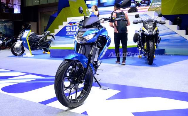 Naked bike Suzuki GSX-S150 có giá từ 68,9 triệu Đồng tại Việt Nam, rẻ hơn nhiều so với Yamaha TFX150 - Ảnh 1.