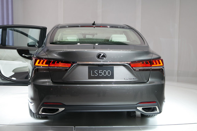 Chỉ còn vài ngày nữa, sedan hạng sang cỡ lớn Lexus LS 2018 sẽ ra mắt Việt Nam - Ảnh 4. Chỉ còn vài ngày nữa, sedan hạng sang cỡ lớn Lexus LS 2018 sẽ ra mắt Việt Nam - Ảnh 4.