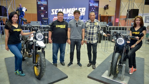 Sau Việt Nam, Ducati mang cặp đôi Scrambler Desert Sled và Café Racer đến Malaysia - Ảnh 1.
