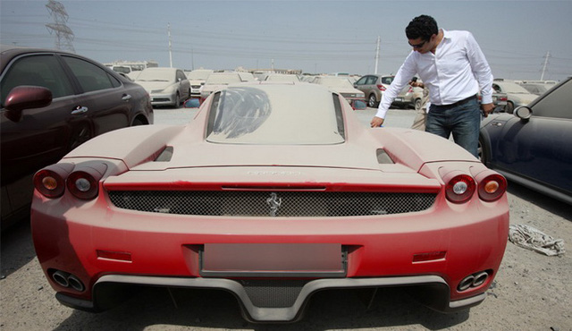 Đến siêu xe như Lamborghini Huracan cũng bị chủ bỏ rơi, phủ đầy bụi trong bãi đỗ - Ảnh 4.