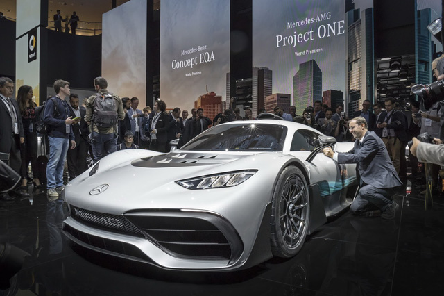 Tay đua Lewis Hamilton bỏ ra hơn 123 tỷ Đồng để mua 2 cực phẩm Mercedes-AMG Project One - Ảnh 6.