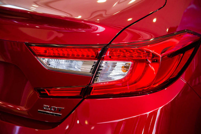Honda Accord 2018 lên dây chuyền sản xuất, sẵn sàng đối đầu khắc tinh Toyota Camry - Ảnh 4. Honda Accord 2018 lên dây chuyền sản xuất, sẵn sàng đối đầu khắc tinh Toyota Camry - Ảnh 4.