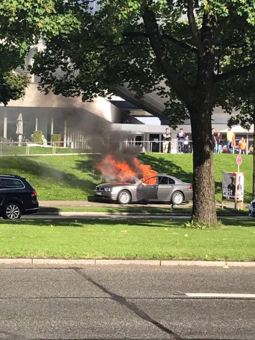 Doanh nhân thù dai đốt 7-Series bên ngoài trụ sở BMW để dằn mặt hãng - Ảnh 5.