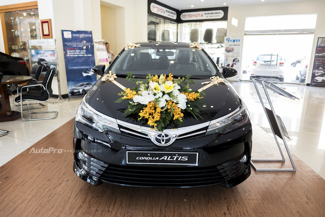 Diện kiến Toyota Corolla Altis 2017 với thiết kế khác xe mới ra mắt Việt Nam - Ảnh 1.