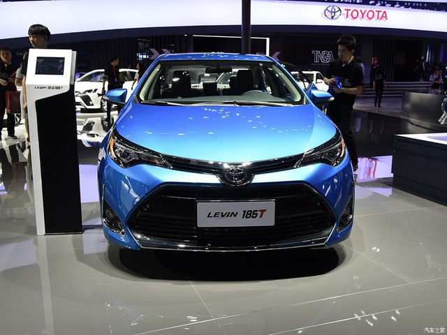 Diện kiến Toyota Corolla Altis 2017 với thiết kế khác xe mới ra mắt Việt Nam - Ảnh 3.