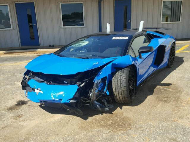 Siêu bò Lamborghini Aventador SV Roadster mới chạy hơn 100 km đã gặp nạn - Ảnh 2.