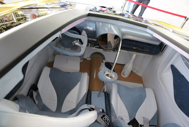 Frangivento Asfanè Charlotte Roadster - Siêu xe đi kèm bể cá trong nội thất tái xuất - Ảnh 5.