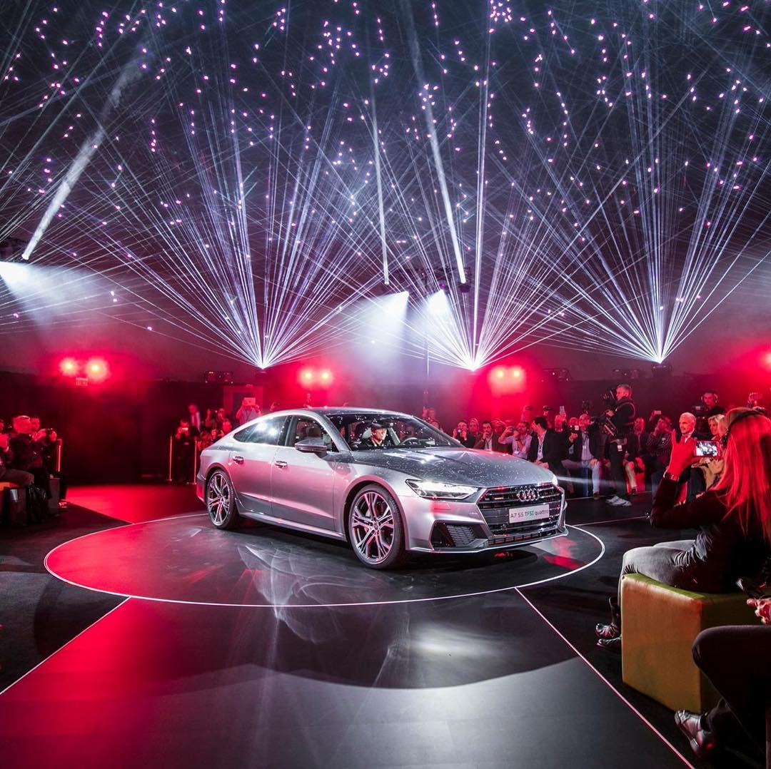 Audi A7 - mẫu xe sang trọng và đẳng cấp của hãng xe Đức, với thiết kế hiện đại và tính năng đầy ấn tượng. Xem hình ảnh để tìm hiểu thêm về chiếc xe này.