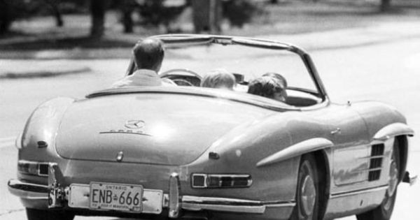 Chiếc Mercedes-Benz 300SL đặc biệt của Thủ tướng Canada Justin Trudeau - Ảnh 4.