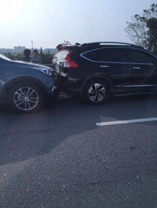 Tai nạn liên hoàn, cao tốc Pháp Vân - Cầu Giẽ ách tắc hàng chục km - Ảnh 2.