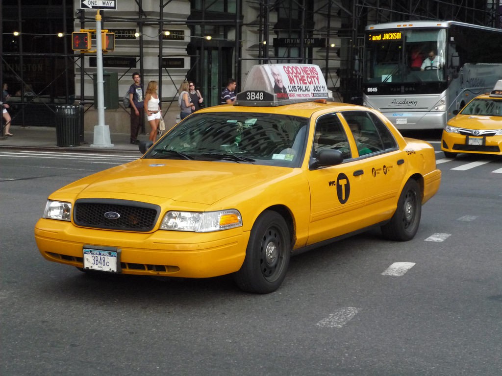 Какой автомобиль такси