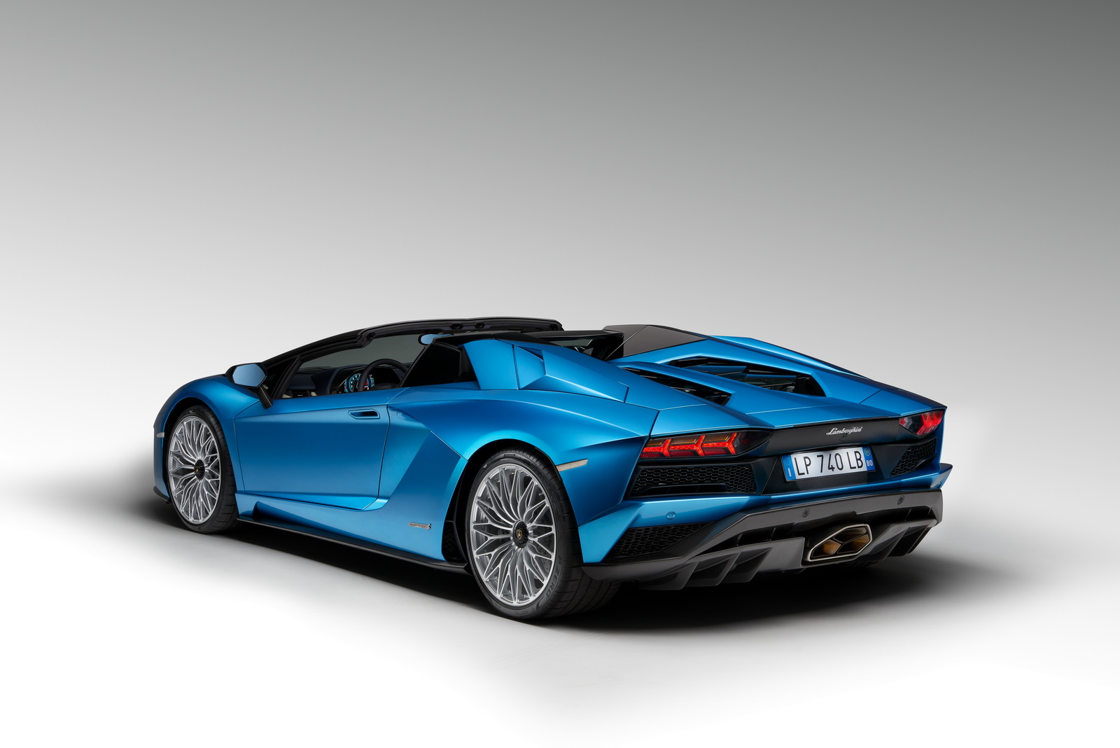 Lamborghini Aventador S LP740-4 mui trần chính thức trình làng, giá từ 10,4  tỷ Đồng