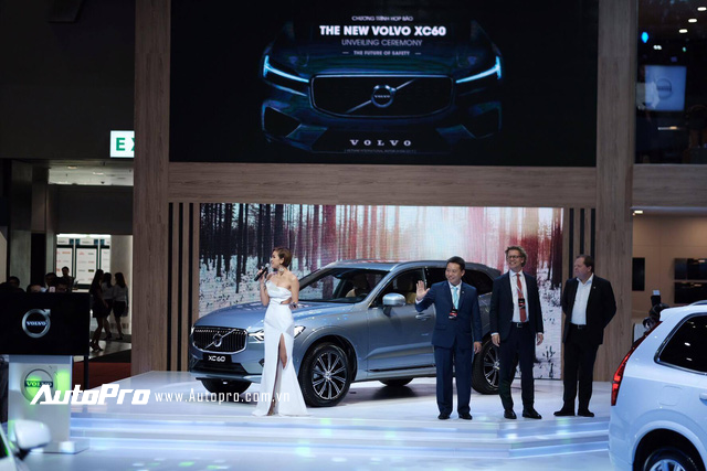 Trực tiếp: Volvo mang SUV cao cấp XC60 đến giới thiệu với khách hàng Việt - Ảnh 3.