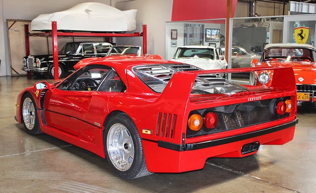 Ferrari F40 27 tuổi đời có giá rao bán 34 tỷ Đồng - Ảnh 10.