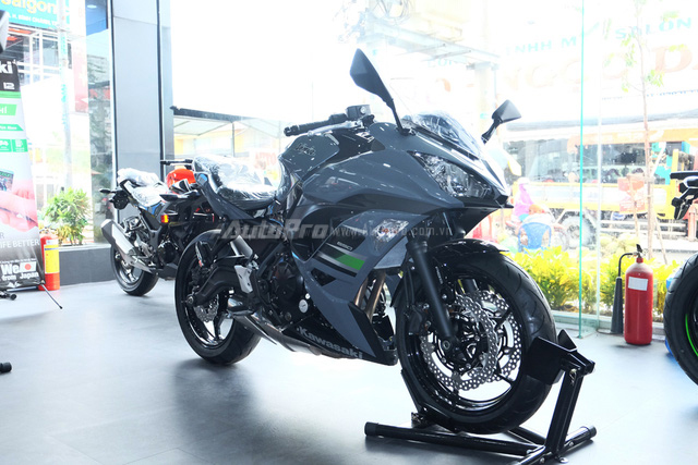 Kawasaki Ninja 650 2018 với màu sơn mới xuất hiện tại Việt Nam, giá bán 288 triệu Đồng - Ảnh 1.