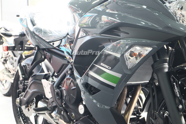 Kawasaki Ninja 650 2018 với màu sơn mới xuất hiện tại Việt Nam, giá bán 288 triệu Đồng - Ảnh 3.