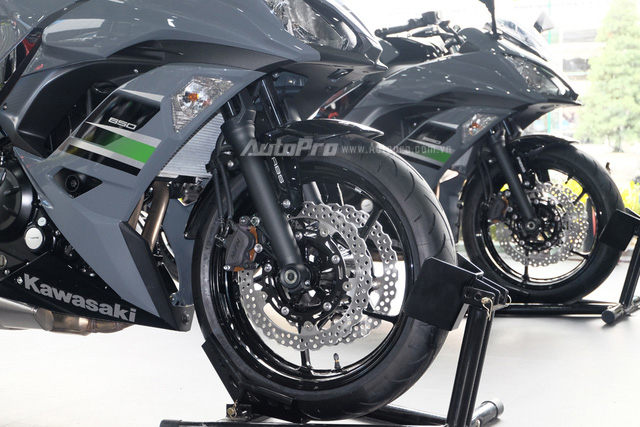 Kawasaki Ninja 650 2018 với màu sơn mới xuất hiện tại Việt Nam, giá bán 288 triệu Đồng - Ảnh 13.