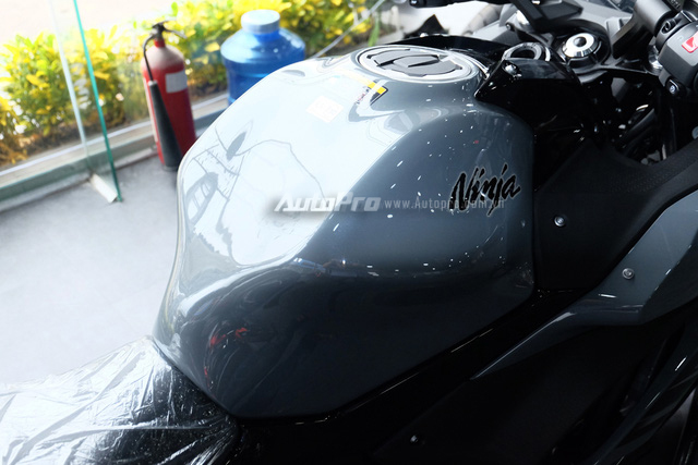 Kawasaki Ninja 650 2018 với màu sơn mới xuất hiện tại Việt Nam, giá bán 288 triệu Đồng - Ảnh 15.
