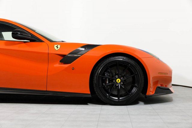 Vẻ đẹp của chiếc Ferrari F12tdf có giá bán siêu đắt đỏ trên thế giới, giá từ 31,8 tỷ Đồng - Ảnh 10.