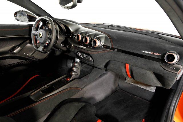 Vẻ đẹp của chiếc Ferrari F12tdf có giá bán siêu đắt đỏ trên thế giới, giá từ 31,8 tỷ Đồng - Ảnh 13. Vẻ đẹp của chiếc Ferrari F12tdf có giá bán siêu đắt đỏ trên thế giới, giá từ 31,8 tỷ Đồng - Ảnh 13.