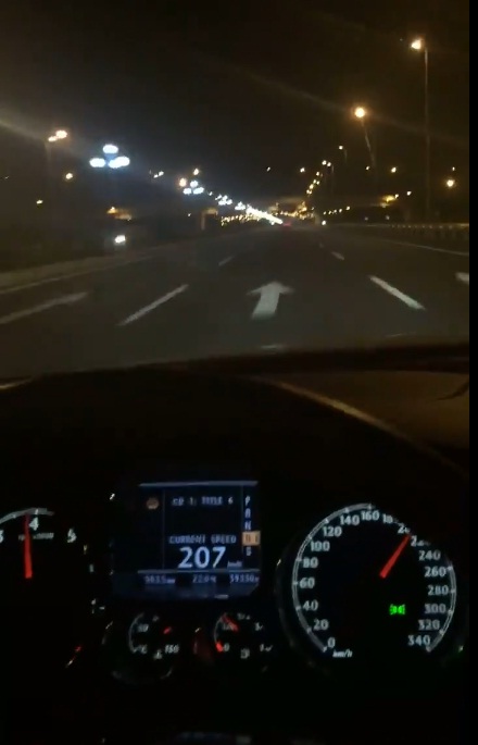 Xôn xao với video xe sang Bentley chạy tốc độ 207 km/h trên cầu Nhật Tân - Ảnh 3.