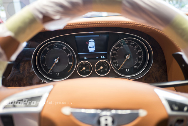 Xôn xao với video xe sang Bentley chạy tốc độ 207 km/h trên cầu Nhật Tân - Ảnh 6.