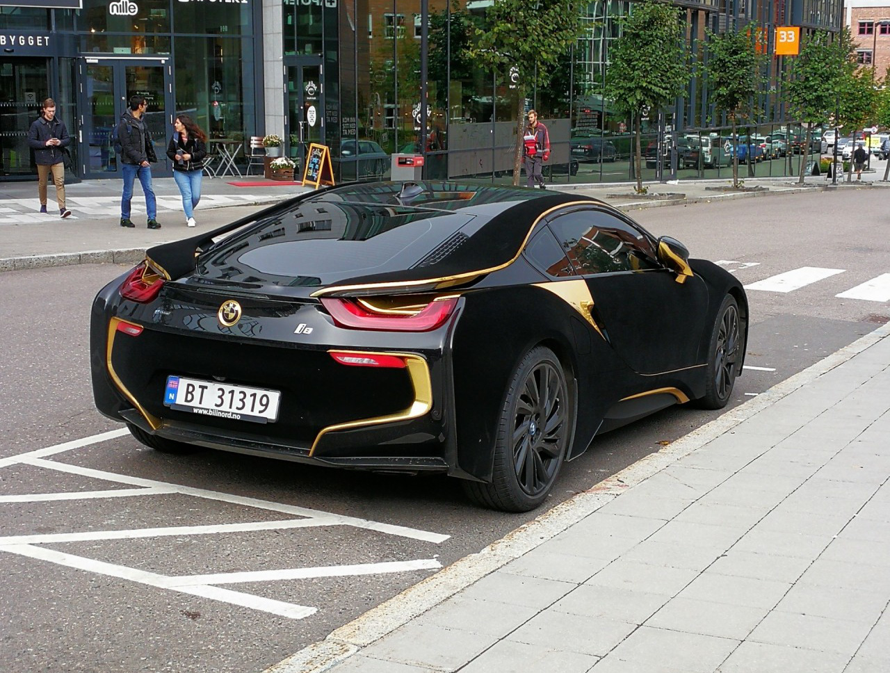 Lạ Mắt Với Xe Thể Thao Bmw I8 Bọc Nhung Đen Mượt Mà, Chịu Được Nắng Gắt Lẫn  Mưa Rào, Tuyết Đổ