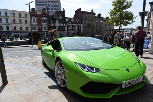 Thêm 1 chiếc Lamborghini Huracan được cấp giấy phép taxi tại Anh - Ảnh 1.