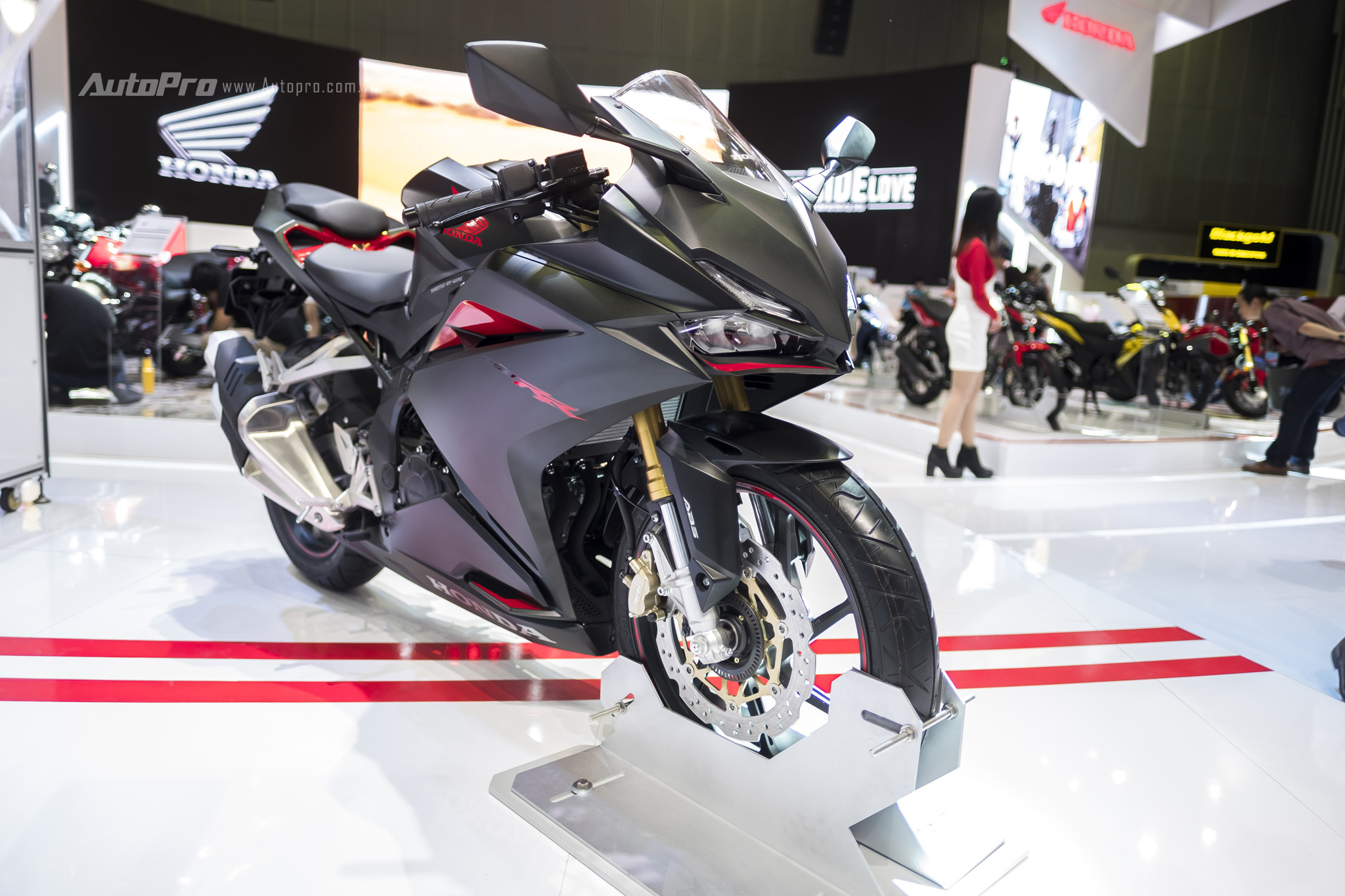 Bảng giá xe phân khối lớn 2023  Giá xe moto PKL Honda Yamaha Ducati