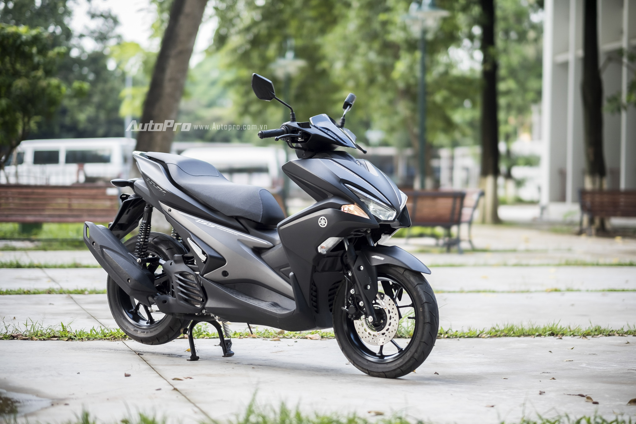 Yamaha ra mắt xe tay ga mới  động cơ 155 cc đèn mở rộng theo góc cua  Xe  máy