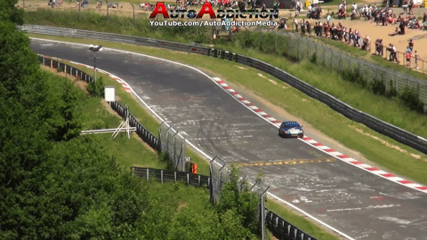Va chạm cùng Porsche Cayman GT4, BMW M235i rụng bánh tại đường đua Nurburgring - Ảnh 2.