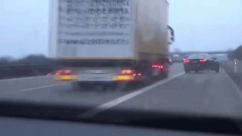 Chạy trốn cảnh sát với tốc độ 240 km/h, tài xế Audi A5 gây tai nạn kinh hoàng, lãnh án phạt tù - Ảnh 2. Chạy trốn cảnh sát với tốc độ 240 km/h, tài xế Audi A5 gây tai nạn kinh hoàng, lãnh án phạt tù - Ảnh 2.