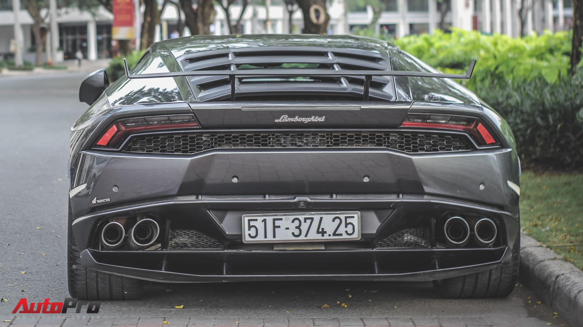Dàn siêu xe Lamborghini 80 tỷ đồng tụ tập dịp cuối tuần tại Sài Gòn