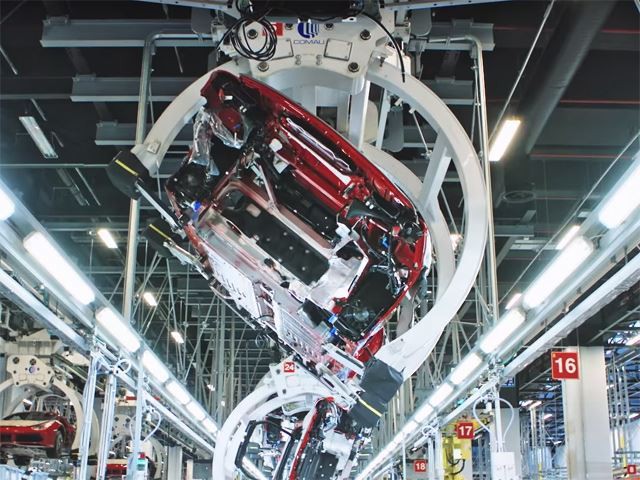 Ferrari truyền đam mê cho cả robot lắp ráp - Ảnh 5.