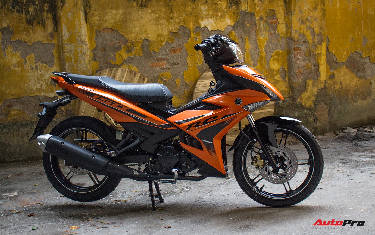 Mua Xe Máy Yamaha Exciter 150 RC 2019  Cam Đen Tại Cần Thơ