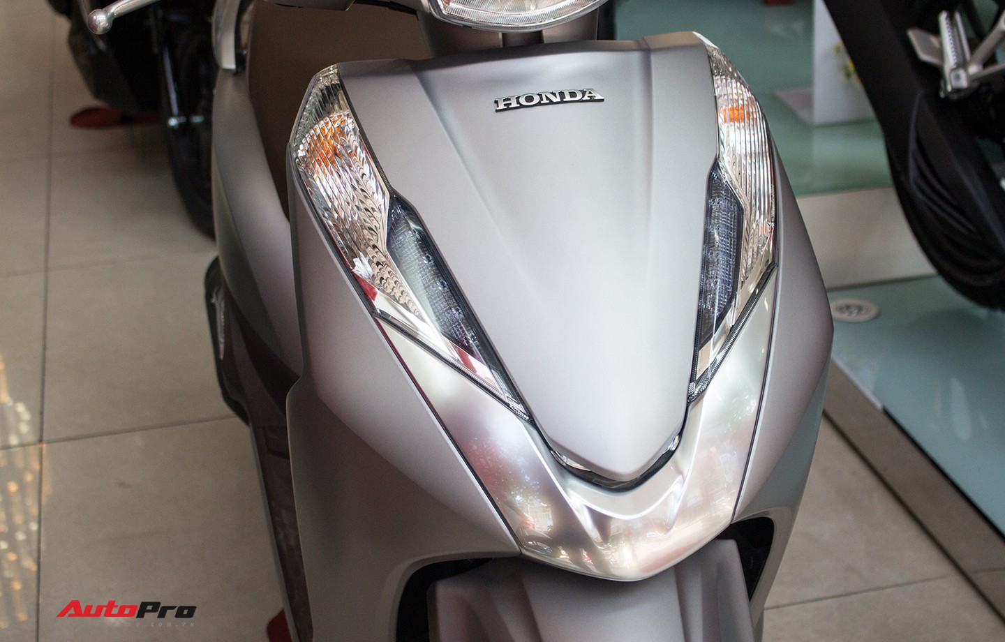 Honda Lead 125 với chìa khóa thông minh có giá bán 393 triệu đồng  Xe máy