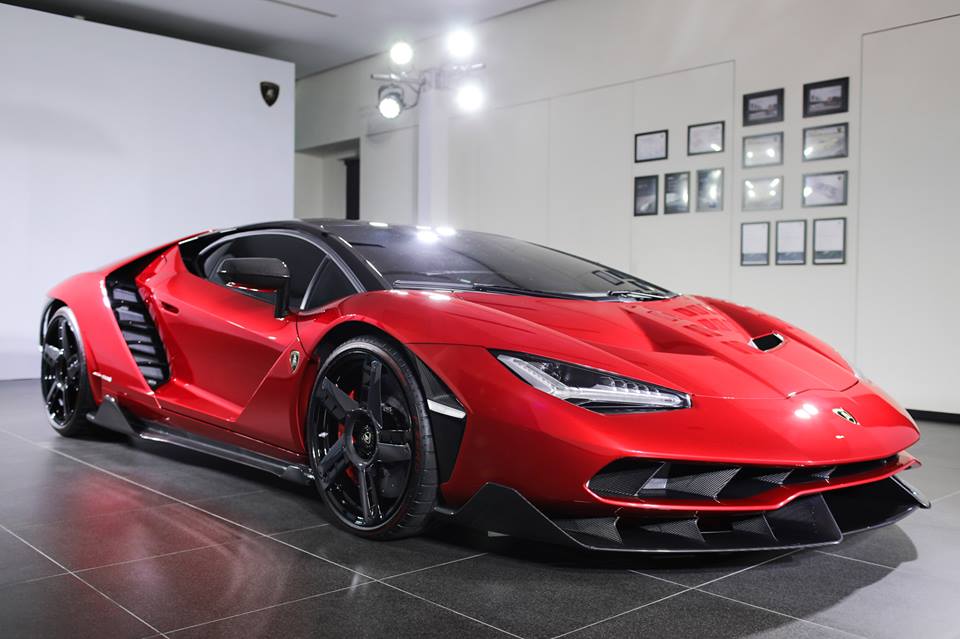 Siêu phẩm Lamborghini Centenario màu đỏ rực đầu tiên trên thế giới xuất  hiện tại Đài Loan