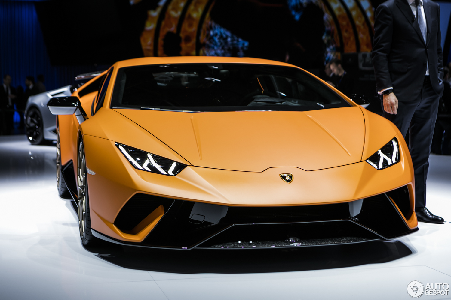 Xem màn ra mắt ấn tượng của Lamborghini Huracan Performante tại triển lãm  Geneva 2017