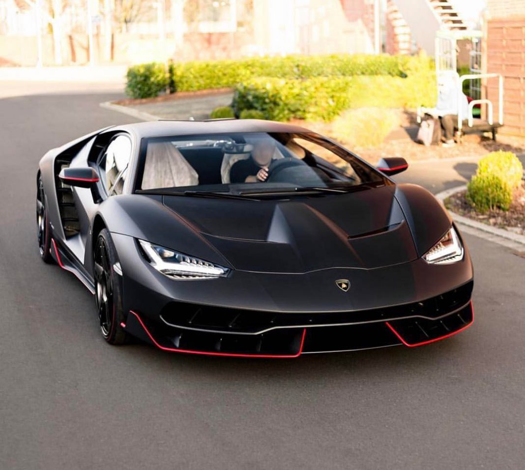 Siêu xe Lamborghini Centenario màu đen nhám: Hãy cùng chiêm ngưỡng vẻ đẹp hoàn hảo của siêu xe Lamborghini Centenario màu đen nhám - một trong những chiếc xe huyền thoại nhất từ trước đến nay. Thiết kế hoàn hảo đầy tính năng, động cơ mạnh mẽ cùng màu sắc độc đáo, hứa hẹn sẽ làm bạn say đắm.