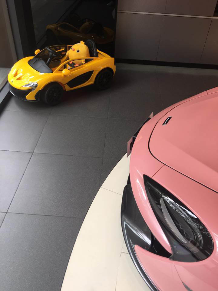 MCLAREN 720s розовая