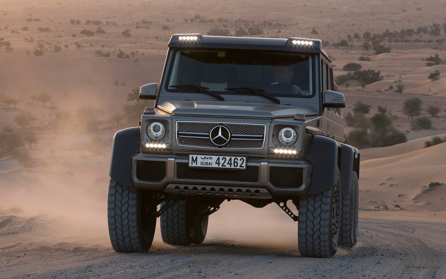 đại Gia Campuchia Tậu Quái Vật 6 Bánh Mercedes Benz G63