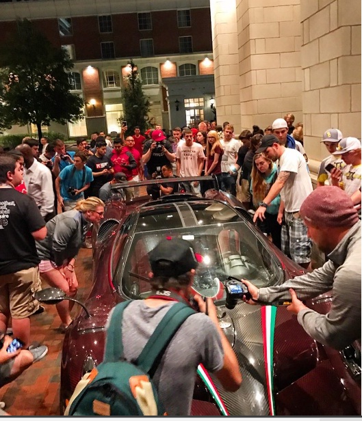Pagani Huayra BC của đại gia bí ẩn đi phượt cùng 2 siêu xe triệu đô - Ảnh 4. Pagani Huayra BC của đại gia bí ẩn đi phượt cùng 2 siêu xe triệu đô - Ảnh 4.