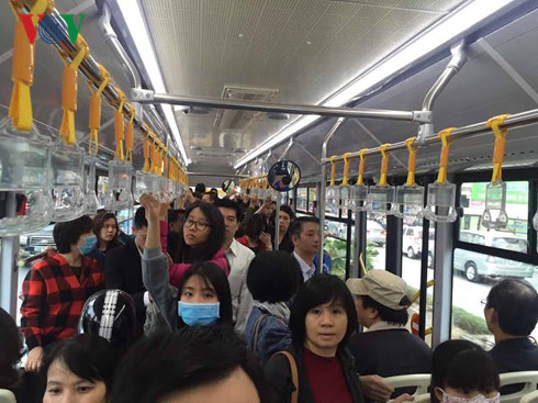 Sau 5 ngày, xe buýt nhanh BRT chở gần 54.000 lượt hành khách ​ - Ảnh 1.