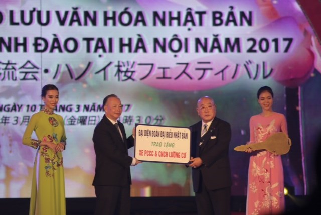 Cận cảnh xe phòng cháy, chữa cháy và cứu nạn, cứu hộ lưỡng cư Nhật Bản trao tặng cho TP Hà Nội - Ảnh 1. Cận cảnh xe phòng cháy, chữa cháy và cứu nạn, cứu hộ lưỡng cư Nhật Bản trao tặng cho TP Hà Nội - Ảnh 1.